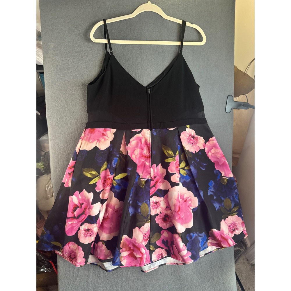 B. Darlin Plus Size 20W Floral Skater Dress Black Pink Blue V-Neck T26Y8829 - Picture 10 of 16
